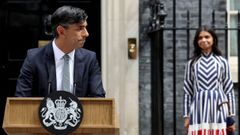 El lder del Partido Conservador y ex primer ministro del Reino Unido, Rishi Sunak, comparece frente al nmero 10 de Downing Street y en presencia de su mujer, Akshata Murty.