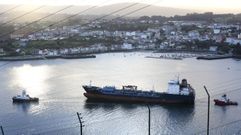 El Blue Star, acerc�ndose al puerto interior de Ferrol