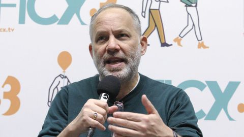 El director estadounidense Ira Sachs, durante la presentaci�n de su pel�cula 'Un d�a con Peter Hujar', que compite en la secci�n oficial del 63 edici�n del Festival de Cine de Gij�n.