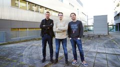 El investigador pontevedr�s Marcos Fern�ndez (en el centro), con dos compa�eros. Su proyecto fue premiado por la Academia Galega de Ciencias