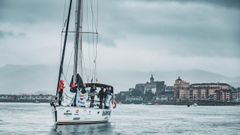 El buque insignia de la traves�a, con tripulaci�n totalmente femenina, partiendo este viernes de Fuenterrab�a