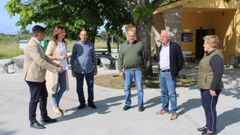 La directora de Administraci�n Local, Natalia Prieto, acompa�ada del delegado territorial da Xunta en Ourense, Gabriel Al�n, visit� la asociaci�n vecinal de Castro de Beiro