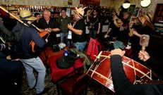 La Foliada de Melide, que ayer anim� calles y locales, se despide hoy con un despliegue de actividades.