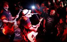 Imagen de archivo de una actuaci�n del grupo vigu�s Siniestro Total, plato fuerte de las fiestas