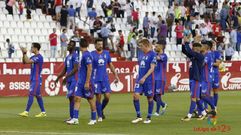 Los jugadores azules saludan a la afici�n desplazada a Albacete
