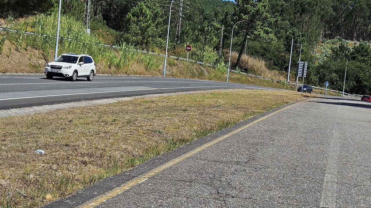 O Grove invierte 129.000 euros en desbroce y pintado de vías, en varios casos ajenas