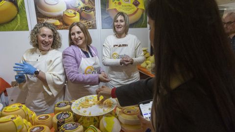 La mayor�a de los puestos de quesos a la venta ofrec�an degustaciones para mostrar la calidad y los matices de su producto