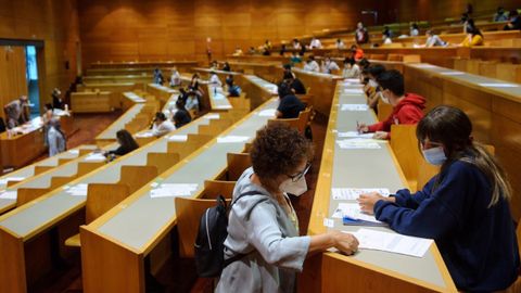 Alumnos realizando ex�menes de la ABAU en la facultad de Filolox�a de la Universidade da Coru�a