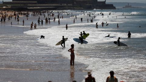 Playa de Carcavelos, en Cascais, hoy s�bado