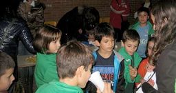 Enr�date organiz� un magosto en el colegio de Vilatuxe y hubo m�sica de karaoke.