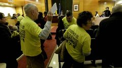 Afectados por las preferentes en el pleno de Arteixo.