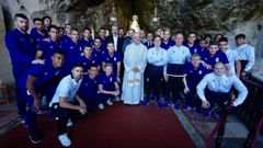 La plantilla del Real Oviedo, en el Santuario de Covadonga