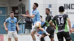 Manu Mart�n, que se pierde el partido por acumulaci�n de amarillas, durante la visita del Boiro al Kiko Rey.