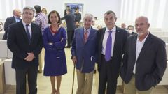 Ram�n Mart�nez Rumbo (en el centro, entre el presidente de la Academia M�dico-Quir�rgica, Francisco Lado, y Enriqueta Rivas, directiva del Colegio M�dico) recibi� la medalla de honor de la Academia
