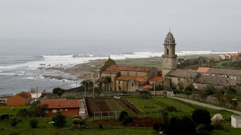 Vista del monasterio de Oia