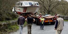 El yate fue trasladado la semana pasada desde el embalse de Belesar hasta Augas Mestas.