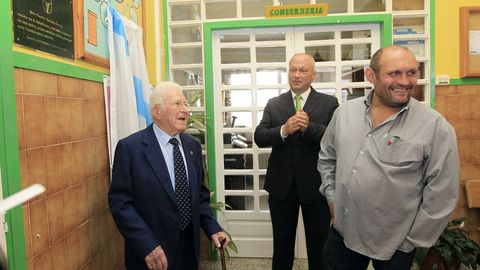 A la izquierda, Ram�n Gasalla, en septiembre del 2016, cuando fue nombrado Fillo Predilecto. Lo acompa�an en la fotograf�a el alcalde Edmundo Maseda y el concejal Eduardo Chao.