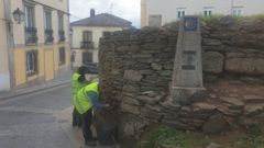 Los primeros trabajos se est�n centrando en la limpieza de restos en la confluencia de la r�a do Sol y la r�a da Pedra