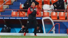 Mehdi Nafti, en un partido ante el Oviedo durante su etapa en el Lugo.