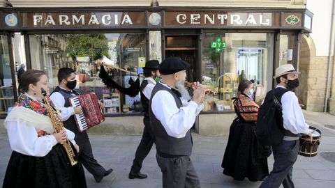 El baile, pero sobre todo la m�sica, fueron los protagonistas de este extra�o Domingo das Mozas 