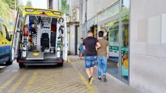 Entrada del servicio de urgencias del hospital Montecelo, en Pontevedra, uno de los dos del CHOP
