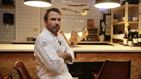 El cocinero Antonio Reboredo en su restaurante ?Caballa 14? situado en la calle Orillamar