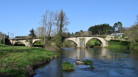 Puente de Neira, entre los municipios de O Corgo y O Páramo