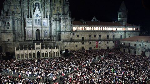 A queima da fronte mudéxar diante da entrada principal da catedral compostelá era unha tradición que enchía o Obradoiro cada 24 de xullo.