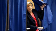 La líder del ultraderechista Agrupación Nacional, Marine Le Pen, se apresuró a aprovechar para pedir el apoyo de los militares que firmaron el manifiesto para su candidatura a las elecciones presidenciales del año próximo