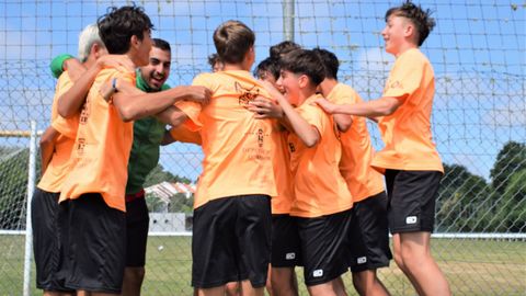 El Campus Sporty disfruta de Allariz.Las actividades ldicas y deportivas animan los quince das de actividad en el cmping y la ciudad deportiva de O Seixo