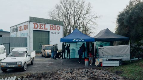 Los manifestantes instalaron un campamento al lado de la carretera