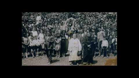 PROCESI�N NA ROMAR�A DO ESP�RITU SANTO EN SERNANDE