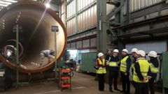 El empresario Daniel Alonso; la alcaldesa de Avil�s, Marivi Monteser�n; el consejero de Industria, Empleo y Promoci�n Econ�mica, Enrique Fern�ndez, y el gerente de la planta Windar Renovables, Emiliano Guerreo