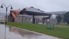 As� qued� la cubierta de las casetas de Cee tras un temporal