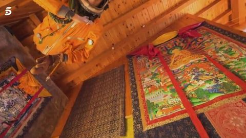 La casa est� llena de recuerdos de los much�simos viajes de Jes�s Calleja.