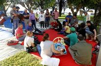 Asamblea celebrada ayer por los acampados y simpatizantes en los jardines de Montero R�os. 