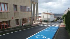 Foto de archivo del aparcamiento en la zona del centro de salud de Valdovi�o