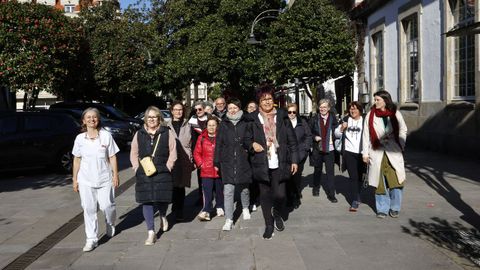 Salida de una de las Rutas Saludables de la AECC en el paseo de Romn Lpez de Caldas