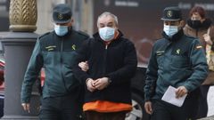 Joaqu�n P. F., conducido por la Guardia Civil a la Audiencia de Ourense, para un juicio.