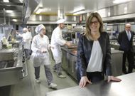 Marta Fern�ndez en las aulas de cocina del centro, que acoge a un total de 400 alumnos. 