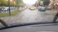 La avenida Gaspar Garc�a Laviana de Gij�n, inundada por las lluvias