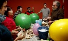 En A Bandeira comenz� ayer un taller para confeccionar cabezudos que imparte Viravolta.