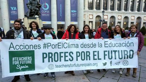 Miembros de la asociaci�n Teachers For Future, en la movilizaci�n por el clima en Madrid
