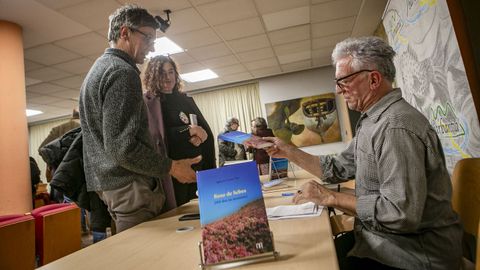 Presentaci�n do libro de Ignacio Castro, �Roxe de Sebes�, no acto mensual de Barbantia