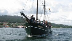 El barco, que llev� hace unos d�as a un grupo de ni�os madrile�os, atracar� el martes en Rianxo. 