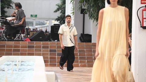 El cantante Pablo Albor�n desfila para Adolfo Dom�nguez en la Madrid Fashion Week