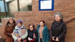 Ana Villarino Valdivielso, en el centro, ley� un texto de su hermana en el homenaje que le dedic� la Escola Polit�cnica Superior.