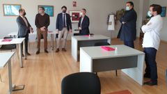Representantes de entidades p�blicas y privadas, de visita en las instalaciones que se usar�n en la Escola de Carniceiros de Galicia