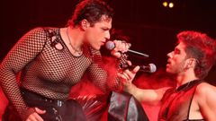 Dos de los looks que llevaron en el concurso el corus Tinho y Guillo