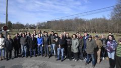 El conselleiro de Medio Rural, Jos� Gonz�lez, en Reboredo con un grupo de vecinos